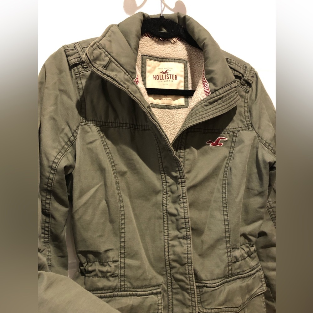 Hollister winter jacket the back ties for a fitted or relaxed fit